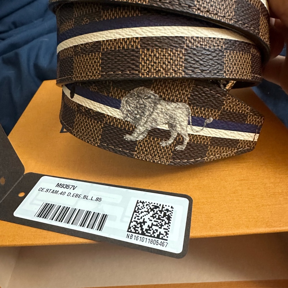 louis vuitton mens belt 
rare  2017 edition 
no longer being sold 
rarely used